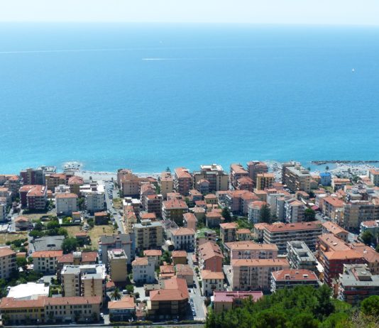 Pourquoi les toits sont-ils plus pentus dans le Nord de la France ?