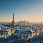 Illustration éditoriale de l'économie française avec courbe de croissance et silhouette de Paris