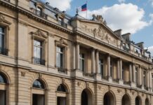 Édouard Balladur : ce que sa mort rappelle de la cohabitation à la française Façade du Palais du Luxembourg, siège du Sénat, symbole des institutions françaises